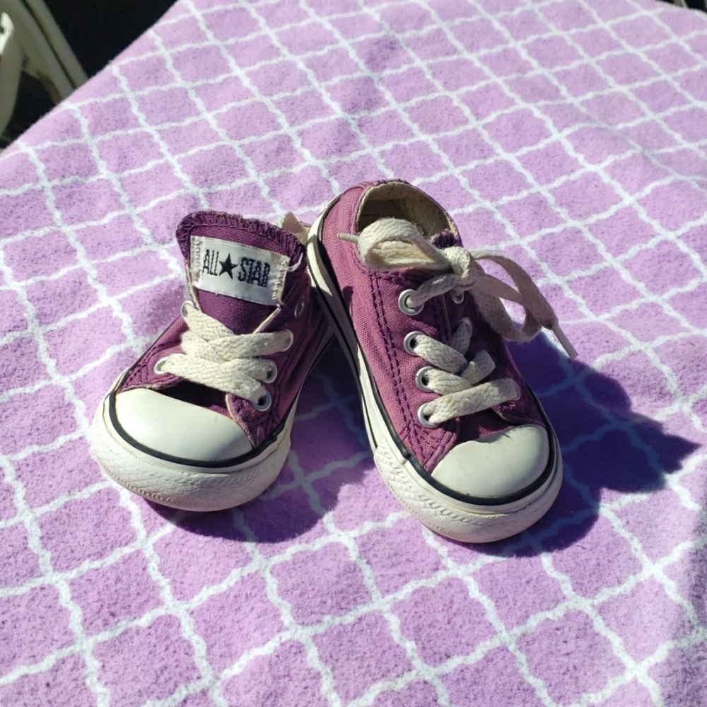 Converse All Star    Toddler Size 4 Purple